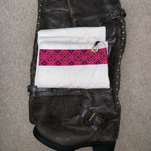 Regular fit. Worn twice comes with dust bag.